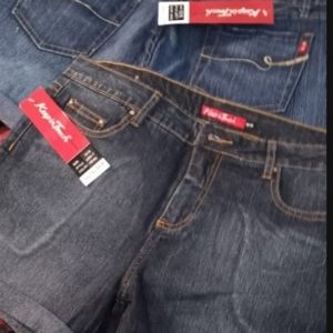 2 pairs of womens/juniors. Size 14/15. Stretchy.